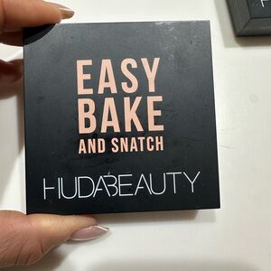 HUDA BEAUTY Banana Bread Setting Powder